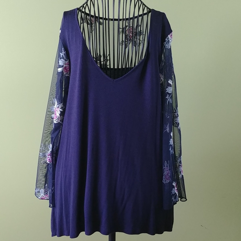 Size L, fancy top, V neck "Venture"